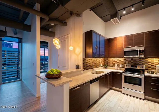 Listing Photo 1 - Condo for sale in building located at 1 E Lexington Ave, Phoenix, AZ 85012 - Unit #1302