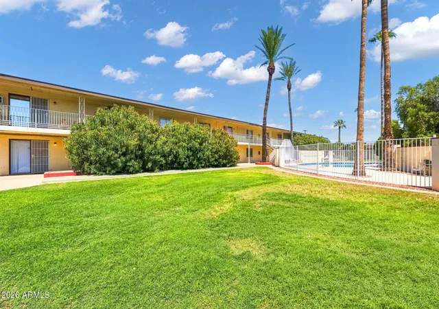 Townhouse for sale at 1123 E Sierra Vista Dr, Phoenix, AZ 85014 | MLS# 7098169