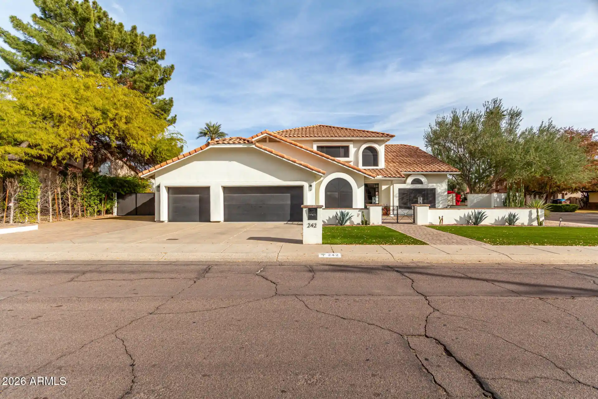 Photo 1 of Single family home for sale at 242 W Royal Palm Rd, Phoenix, AZ 85021 | MLS# 7100662 | Listing updated on 2026-10-30