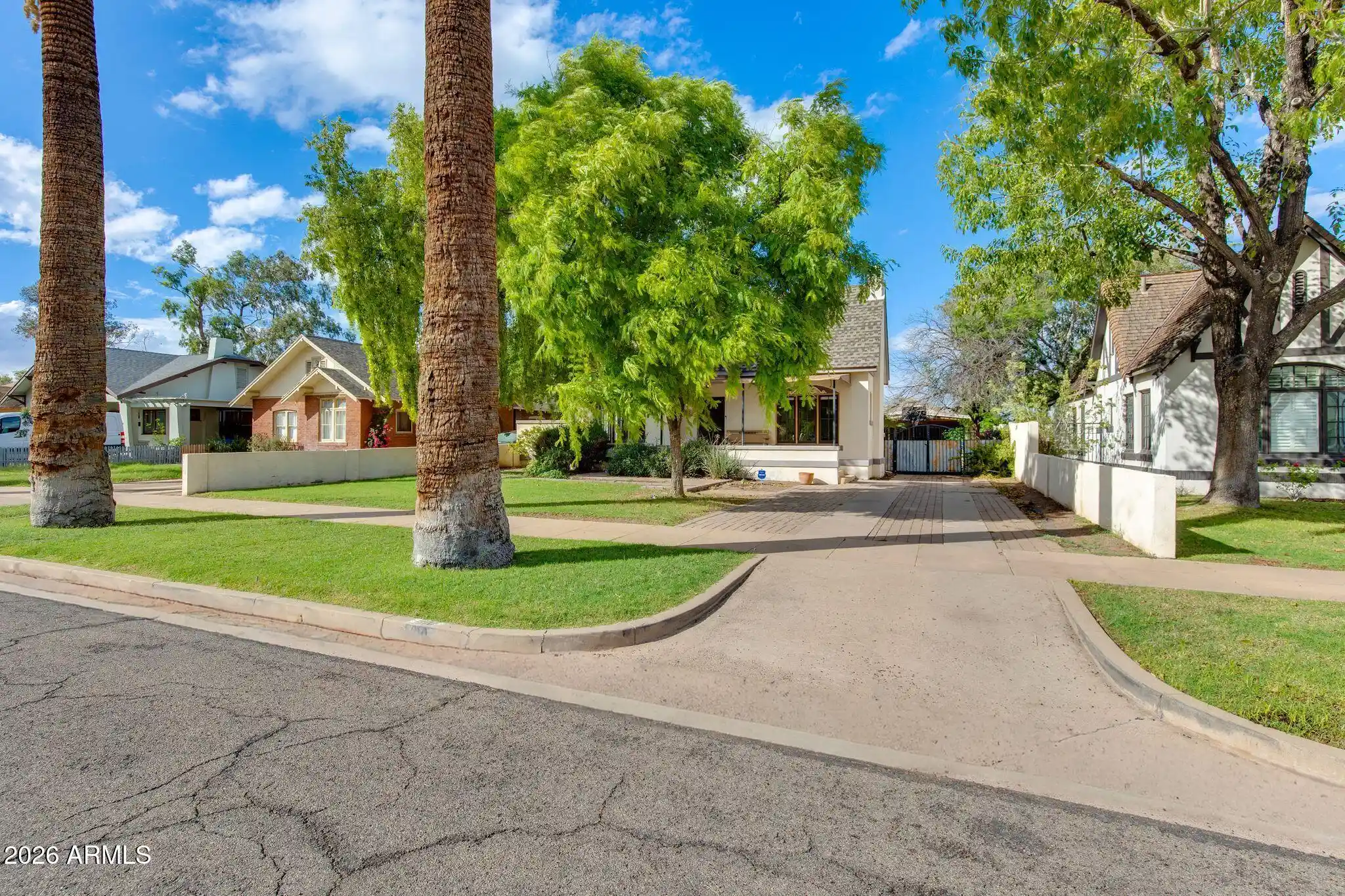 Photo 1 of Single family home for sale at 910 W Portland St, Phoenix, AZ 85007 | MLS# 7100798 | Listing updated on 2026-10-30