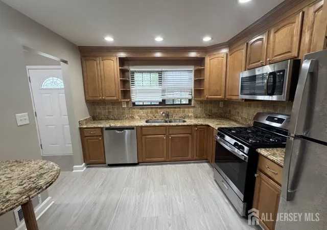 3rd image of 54 Parsler Pl, Fords, NJ 08863 | MLS# 2606350R