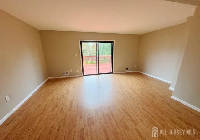 5th image of 54 Parsler Pl, Fords, NJ 08863 | MLS# 2606350R