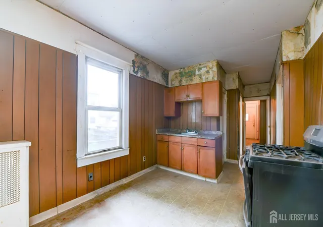 Homes for sale in Linden, NJ | 110 W 16 St, Linden, NJ 07036 | MLS# 2616560R