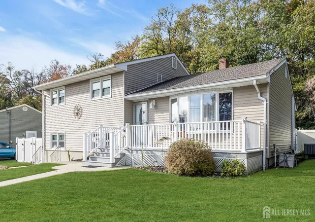 Photo 2 of Single family home for sale at 4 Nicholas Ct, Milltown, NJ 08850 | MLS# 2606632R | Listing updated on 2025-11-07