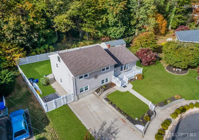 Photo 3 of Single family home for sale at 4 Nicholas Ct, Milltown, NJ 08850 | MLS# 2606632R | Listing updated on 2025-11-07