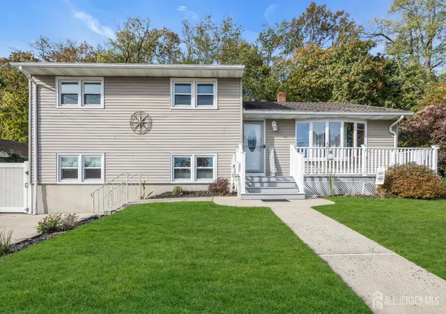Photo 4 of Single family home for sale at 4 Nicholas Ct, Milltown, NJ 08850 | MLS# 2606632R | Listing updated on 2025-11-07