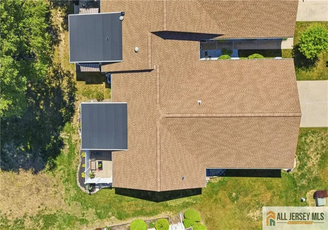 2nd image of 297 Yardley Dr, Monroe Township, NJ 08831