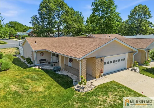 4th image of 297 Yardley Dr, Monroe Township, NJ 08831