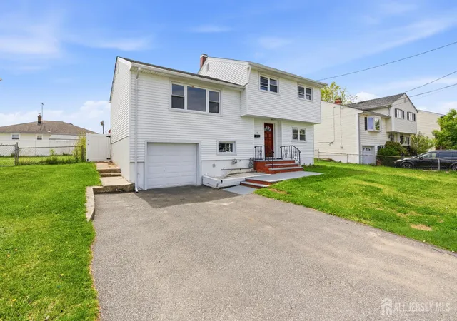 Homes for sale in Carteret, NJ | 29 Swarthmore Dr, Carteret, NJ 07008 | MLS# 2614621R