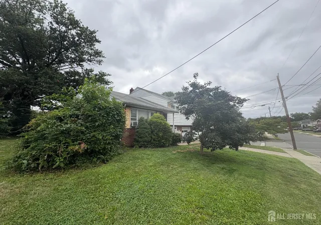 Photo 3 of Single family home for sale at 24 Monush St, South River, NJ 08882 | MLS# 2702884R | Listing updated on 2026-09-09