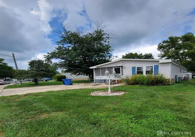 2nd image of 1 Poe Rd, North Brunswick, NJ 08902 | MLS# 2701538R