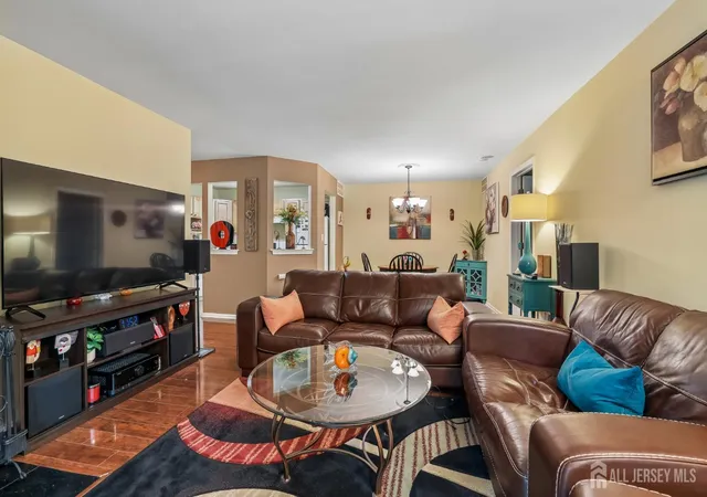 Listing Photo 5 - Condo for sale in building located at 1702 Tanglewood Ct, Helmetta, NJ 08828