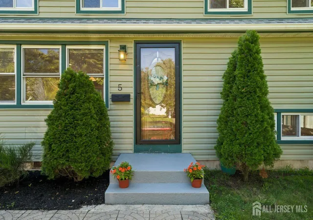 2nd image of 5 Bradford Rd, East Brunswick, NJ 08816 | MLS# 2618096R