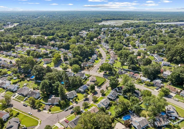 5th image of 5 Bradford Rd, East Brunswick, NJ 08816 | MLS# 2618096R