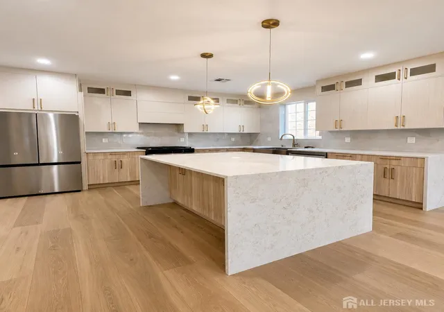 Photo 3 of Single family home for sale at 10 Charles St, Edison, NJ 08820 | MLS# 2618352R | Listing updated on 2026-07-20