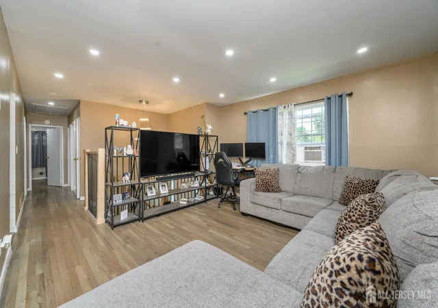 5th image of 72 Lawrence Dr, Hackettstown, NJ 07840 | MLS# 2702904R