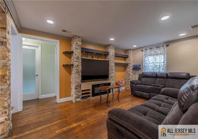 Photo 3 of Single family home for sale at 306 William St, Piscataway, NJ 08854 | MLS# 2660262M | Listing updated on 2025-10-24