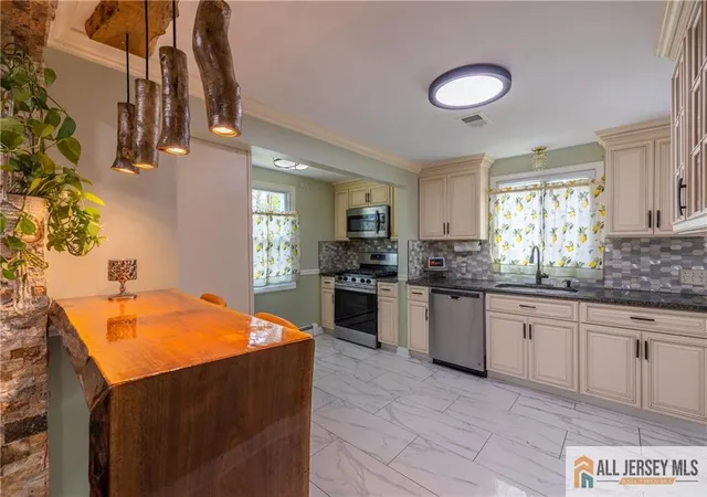 Photo 3 of Single family home for sale at 306 William St, Piscataway, NJ 08854 | MLS# 2660262M | Listing updated on 2025-10-24