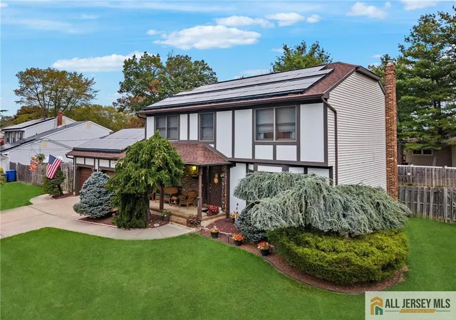 Photo 4 of Single family home for sale at 266 Wyoming Ave, Spotswood, NJ 08884 | MLS# 2660688M | Listing updated on 2025-11-08