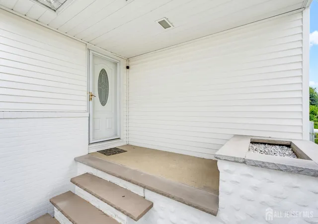 3rd image of 125 Higgins Rd, Matawan, NJ 07747 | MLS# 2701898R