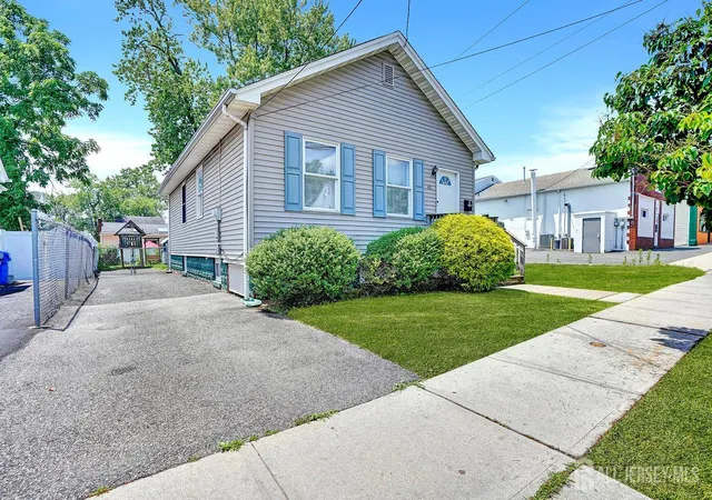 Photo 3 of Single family home for sale at 85 Avenel St, Avenel, NJ 07001 | MLS# 2515916R | Listing updated on 2025-10-28