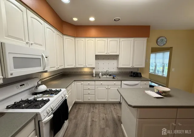 5th image of 21 Westminster Dr, Monroe Township, NJ 08831 | MLS# 2617801R