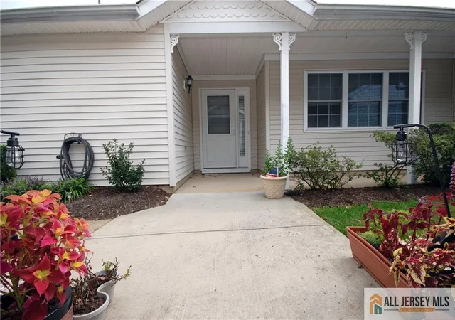 2nd image of 284 Mockingbird Dr #284, Monroe Township, NJ 08831 | MLS# 2660488M