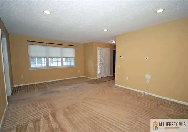 5th image of 284 Mockingbird Dr, Monroe Township, NJ 08831