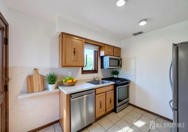 4th image of 108 Paul Robeson Blvd, New Brunswick, NJ 08901 | MLS# 2702383R
