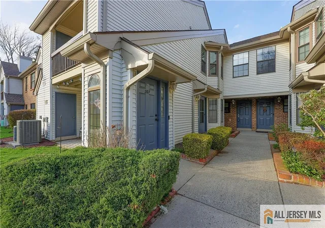 Homes for sale in Sayreville, NJ | 207 Sunshine Ct, Sayreville, NJ 08859 | MLS# 2662217M