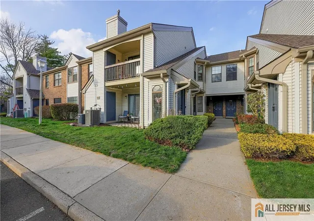 Homes for sale in Sayreville, NJ | 207 Sunshine Ct, Sayreville, NJ 08859 | MLS# 2662217M