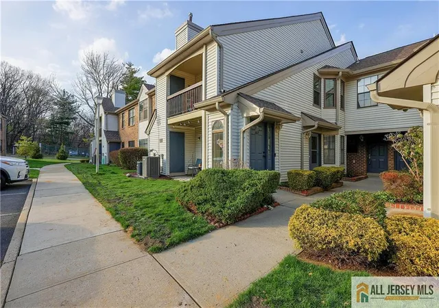 Homes for sale in Sayreville, NJ | 207 Sunshine Ct, Sayreville, NJ 08859 | MLS# 2662217M