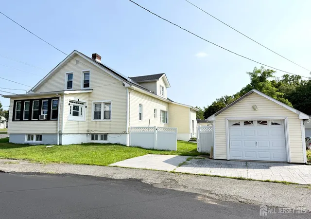 3rd image of 73 Laurence Pkwy, South Amboy, NJ 08879 | MLS# 2615993R