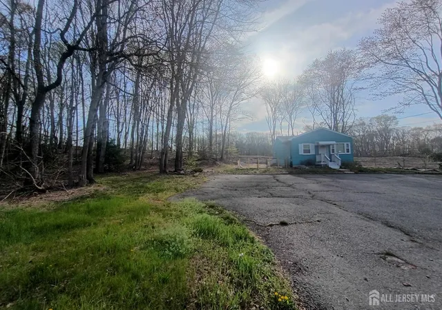 3rd image of 90 Springhill Rd, Matawan, NJ 07747 | MLS# 2613999R