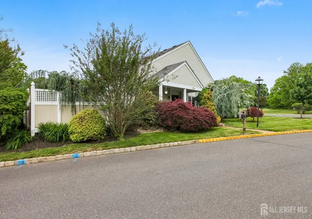 3rd image of 110 Winthrop Rd, Monroe Township, NJ 08831