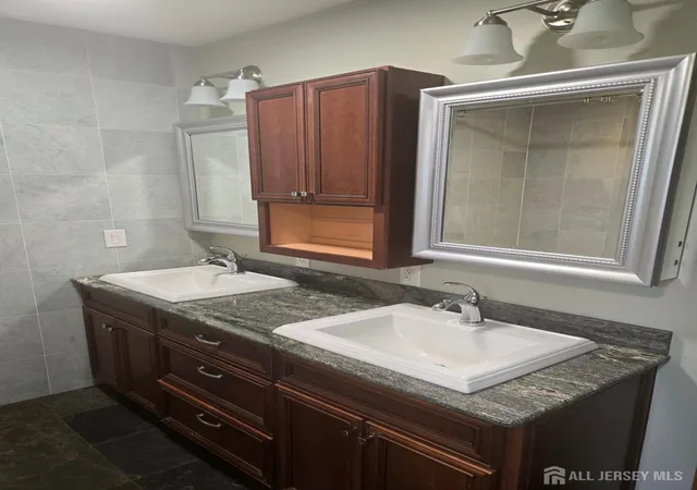 5th image of 14 Larch St, Carteret, NJ 07008 | MLS# 2702752R