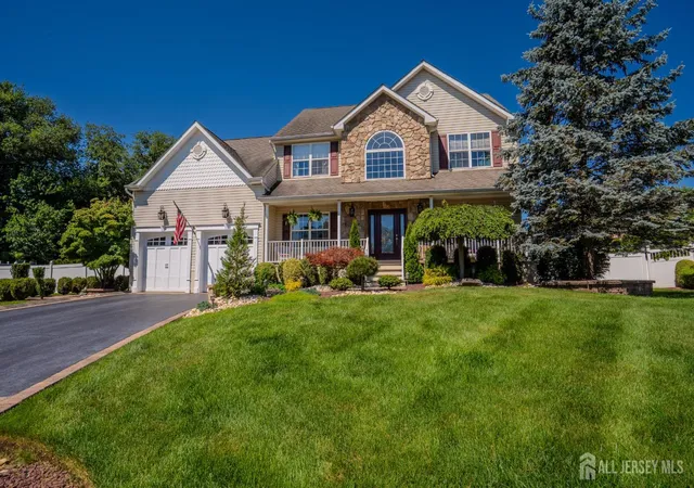Photo 3 of Single family home for sale at 4 Dorene Ct, Monroe Township, NJ 08831 | MLS# 2700398R | Listing updated on 2026-08-14