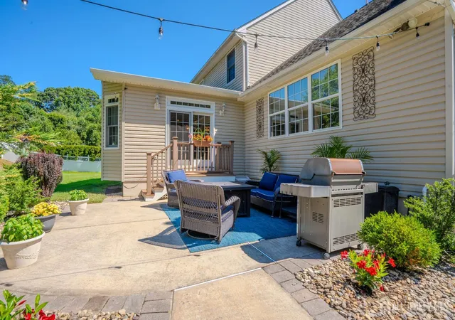 Photo 4 of Single family home for sale at 4 Dorene Ct, Monroe Township, NJ 08831 | MLS# 2700398R | Listing updated on 2026-08-14