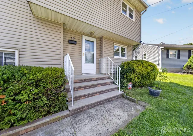 3rd image of 17 Wedgewood Dr, Carteret, NJ 07008 | MLS# 2702476R