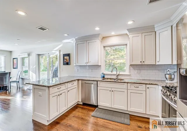 2nd image of 88 Church Ln, North Brunswick, NJ 08902 | MLS# 2660717M