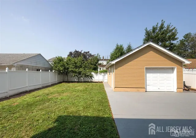 Homes for sale in Carteret, NJ | 117 Dorothy St, Carteret, NJ 07008 | MLS# 2614963R