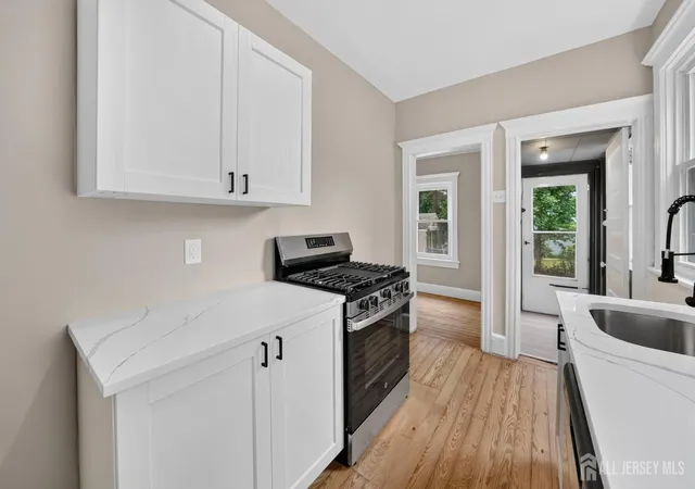 Photo 3 of Single family home for sale at 678 Ridgedale Ave, Woodbridge, NJ 07095 | MLS# 2701352R | Listing updated on 2026-10-07