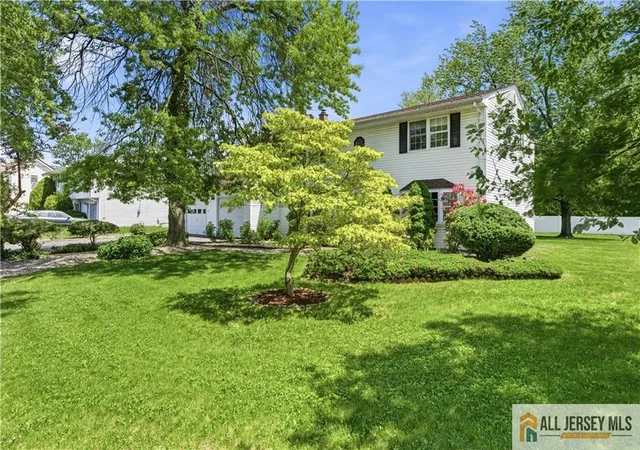 3rd image of 10 Helen Ct, Piscataway, NJ 08854 | MLS# 2770195M
