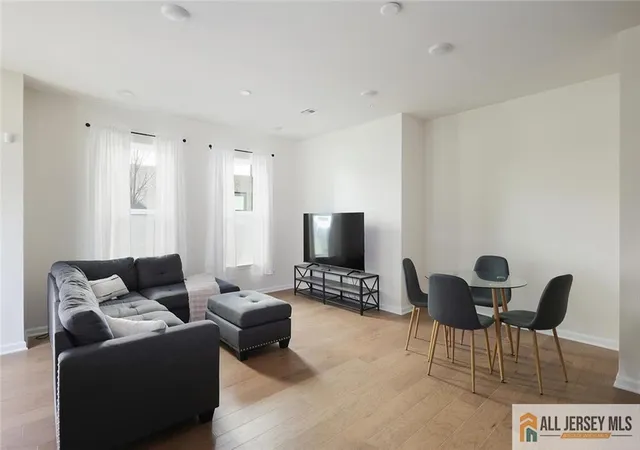 4th image of 228 Peyton Pl #121, New Brunswick, NJ 08901 | MLS# 2661662M