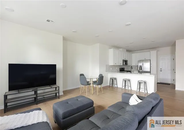 5th image of 228 Peyton Pl #121, New Brunswick, NJ 08901 | MLS# 2661662M