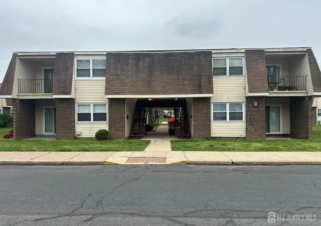 1st image of 13 2 Florence Tollgate, Florence, NJ 08518 | MLS# 2700978R