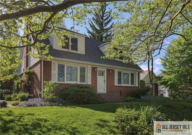 Photo 2 of Single family home for sale at 25 Voorhees Pl, Metuchen, NJ 08840 | MLS# 2661463M | Listing updated on 2026-03-30