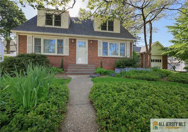 Photo 3 of Single family home for sale at 25 Voorhees Pl, Metuchen, NJ 08840 | MLS# 2661463M | Listing updated on 2026-03-30