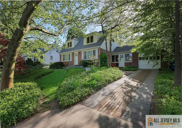 Photo 3 of Single family home for sale at 25 Voorhees Pl, Metuchen, NJ 08840 | MLS# 2661463M | Listing updated on 2026-03-30