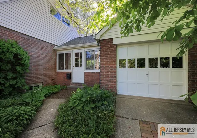 Photo 4 of Single family home for sale at 25 Voorhees Pl, Metuchen, NJ 08840 | MLS# 2661463M | Listing updated on 2026-03-30
